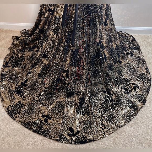 NWT Prom Victoria’s Sequins Rhinestones Black/Gold Gown Dress Women’s Size 6 - Picture 9 of 16